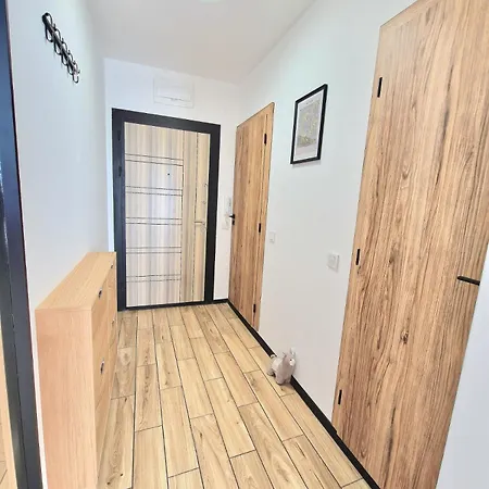 Neven Whit Free Parking 1 Br Warna